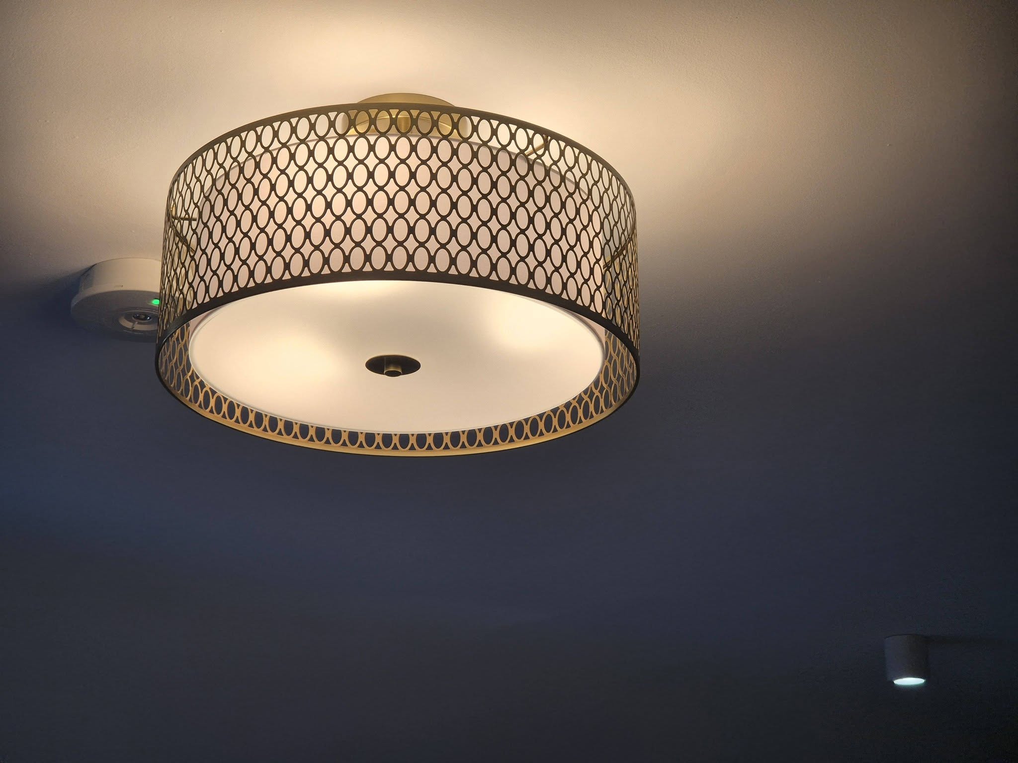 Bright and airy decorated interior of Meadowbrook lounge